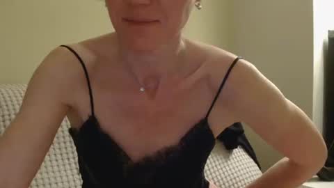 Snapshot of modesta1413 chatting on April 15, 12:17 am Aurora online show from April 15, 12:17 am