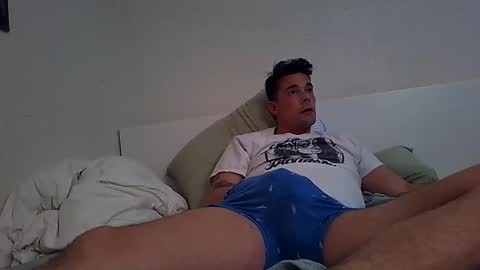 Snapshot of moe_cooch chatting on January 4, 5:27 am Charles online show from January 4, 5:27 am