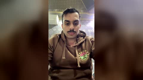 Snapshot of mohammedthebestis10 chatting on December 21, 9:44 pm mohammedthebestis10 online show from December 21, 9:44 pm