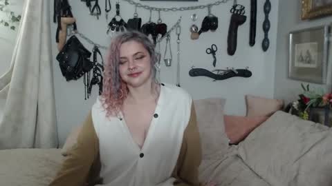 Snapshot of mohawkmischief chatting on January 28, 1:08 am MohawkMischief online show from January 28, 1:08 am