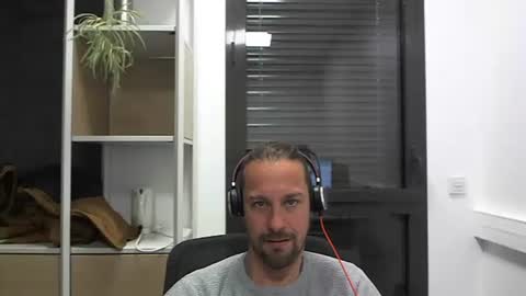 Snapshot of moi9876543210 chatting on December 13, 3:11 pm Julien online show from December 13, 3:11 pm