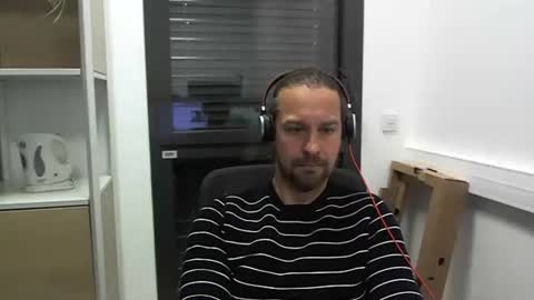 Snapshot of moi9876543210 chatting on January 28, 3:46 pm Julien online show from January 28, 3:46 pm