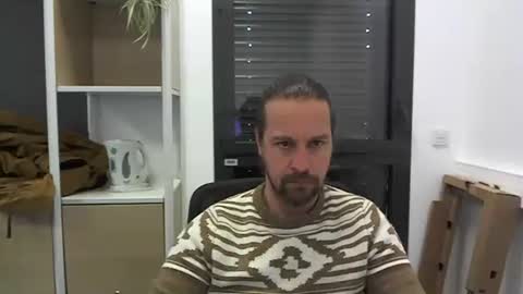 Snapshot of moi9876543210 chatting on February 3, 3:06 pm Julien online show from February 3, 3:06 pm