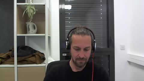Snapshot of moi9876543210 chatting on March 10, 3:41 pm Julien online show from March 10, 3:41 pm