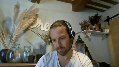 Snapshot of moi9876543210 chatting on September 17, 3:57 pm Julien online show from September 17, 3:57 pm