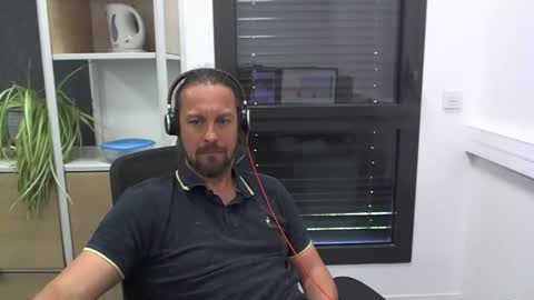 Snapshot of moi9876543210 chatting on May 21, 2:35 pm Julien online show from May 21, 2:35 pm