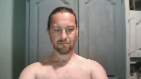 Snapshot of moi9876543210 chatting on May 30, 2:03 pm Julien online show from May 30, 2:03 pm