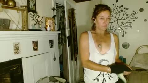 MoistKnickerChick online show from September 22, 3:08 am
