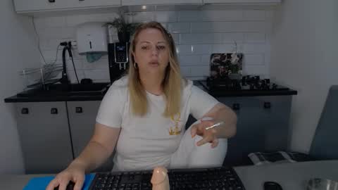 erika online show from September 25, 7:23 am