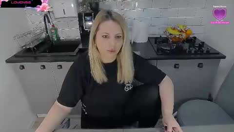 erika online show from December 18, 8:42 am