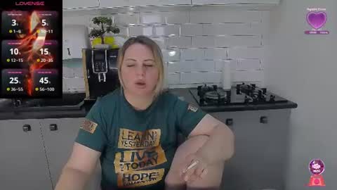 Snapshot of mojjo_erika chatting on June 19, 8:07 am erika online show from June 19, 8:07 am
