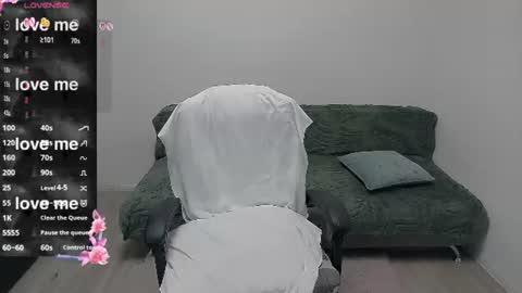 Snapshot of mojjo_erika chatting on July 8, 7:02 am erika online show from July 8, 7:02 am