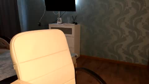Snapshot of molli_and_tom chatting on May 6, 3:17 pm Bitcoin 1P8NuZxsaNsQTx7wJJJ7Ao1mic4nvJPVLC online show from May 6, 3:17 pm