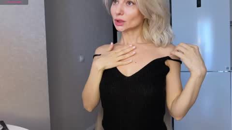 Molly online show from April 30, 2:51 am