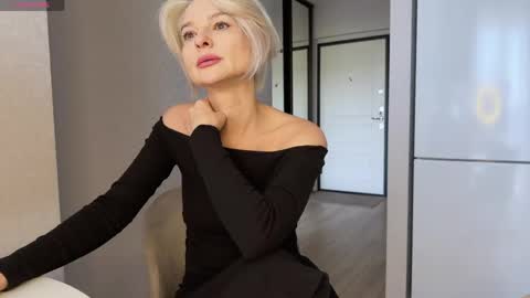 Snapshot of molly_beauti chatting on May 19, 7:37 am Molly online show from May 19, 7:37 am