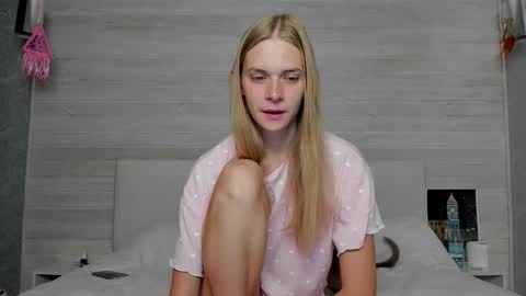 Snapshot of molly_hunt chatting on September 29, 4:17 am Molly Hunt online show from September 29, 4:17 am