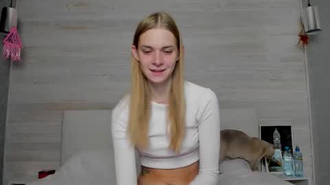 Snapshot of molly_hunt chatting on October 20, 3:18 am Molly Hunt online show from October 20, 3:18 am