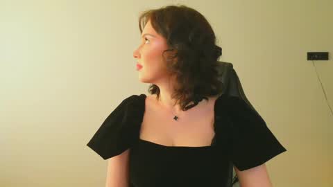 molly_millerr online show from May 22, 3:17 pm