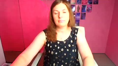 Molly online show from July 1, 11:45 am