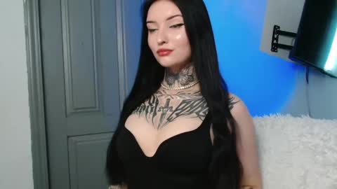 Snapshot of molly_montanaaa chatting on April 20, 9:23 am Lina online show from April 20, 9:23 am