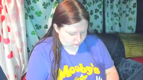 Snapshot of molly_moons chatting on June 27, 12:33 pm molly_moons online show from June 27, 12:33 pm