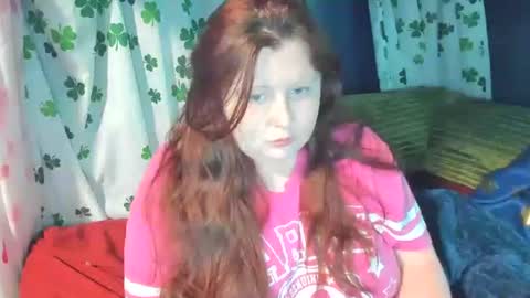 Snapshot of molly_moons chatting on June 29, 9:59 pm molly_moons online show from June 29, 9:59 pm
