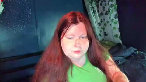 Snapshot of molly_moons chatting on July 10, 6:10 pm molly_moons online show from July 10, 6:10 pm