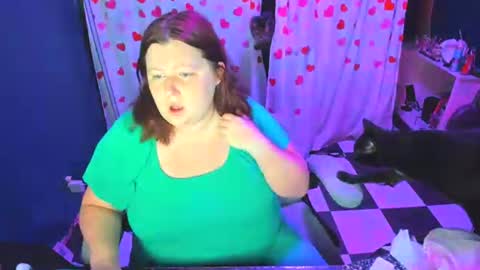 Snapshot of molly_moons chatting on July 24, 9:29 am molly_moons online show from July 24, 9:29 am