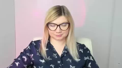 Molly online show from November 10, 12:59 pm