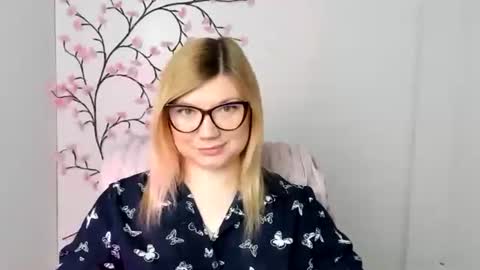 Molly online show from March 7, 6:43 am