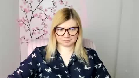 Molly online show from April 28, 11:37 am