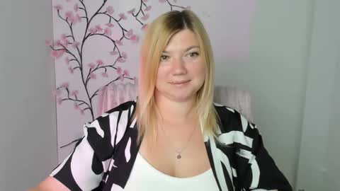 Snapshot of molly_moree chatting on July 7, 11:36 am Molly online show from July 7, 11:36 am