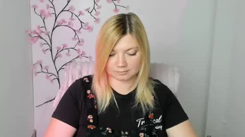 Snapshot of molly_moree chatting on July 10, 11:35 am Molly online show from July 10, 11:35 am