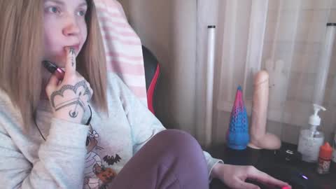 I have new photos come and see with love Molly online show from January 25, 6:24 pm