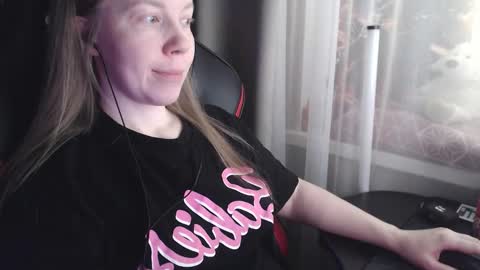 I have new photos come and see with love Molly online show from February 19, 7:48 am