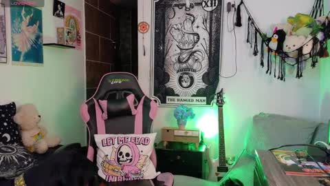 Snapshot of molly_shake chatting on February 6, 5:56 am Molly online show from February 6, 5:56 am