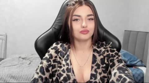 Molly online show from March 17, 11:30 pm