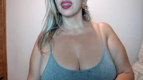 Snapshot of mollybunny01 chatting on July 9, 2:48 am Molly Bunny online show from July 9, 2:48 am
