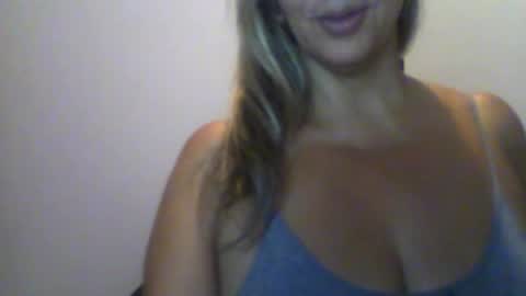 Snapshot of mollybunny01 chatting on July 10, 10:56 pm Molly Bunny online show from July 10, 10:56 pm