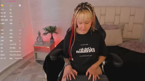 mollycb online show from November 20, 4:01 am