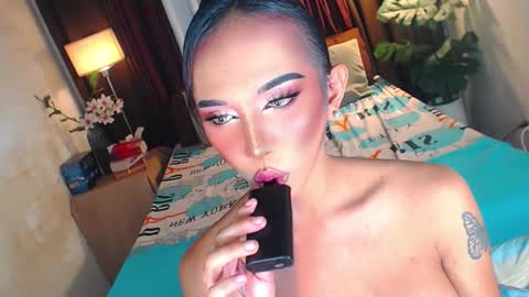 Molly online show from November 19, 7:08 am