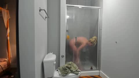 Snapshot of mollyharttt chatting on September 15, 7:03 pm mollyharttt online show from September 15, 7:03 pm