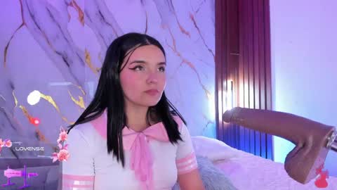 Snapshot of mollylewis18 chatting on May 8, 2:39 am New girl Emily Valentina Michelle online show from May 8, 2:39 am