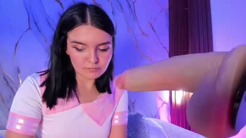 Snapshot of mollylewis18 chatting on July 17, 3:24 am New girl Emily Valentina Michelle online show from July 17, 3:24 am