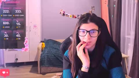  KIRA  online show from December 22, 2:19 am