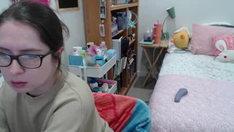 mollymeadows online show from April 22, 5:25 pm