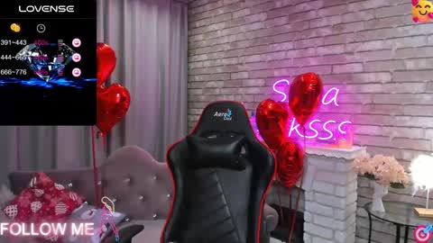 hi im Molly heregreat boobs big heart  warm pussy  online show from February 15, 12:15 am