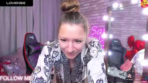 hi im Molly heregreat boobs big heart  warm pussy  online show from March 1, 1:00 am