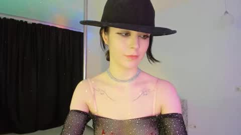 Snapshot of mollyposh chatting on December 11, 4:28 am Molly online show from December 11, 4:28 am