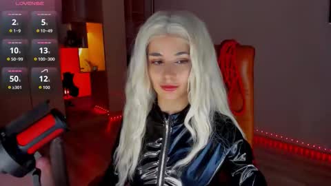 Snapshot of mollyposh chatting on February 4, 7:53 pm Molly online show from February 4, 7:53 pm